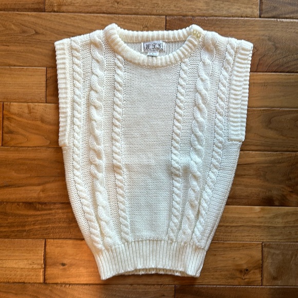 Vintage Sweaters - Vtg cable knit sweater vest